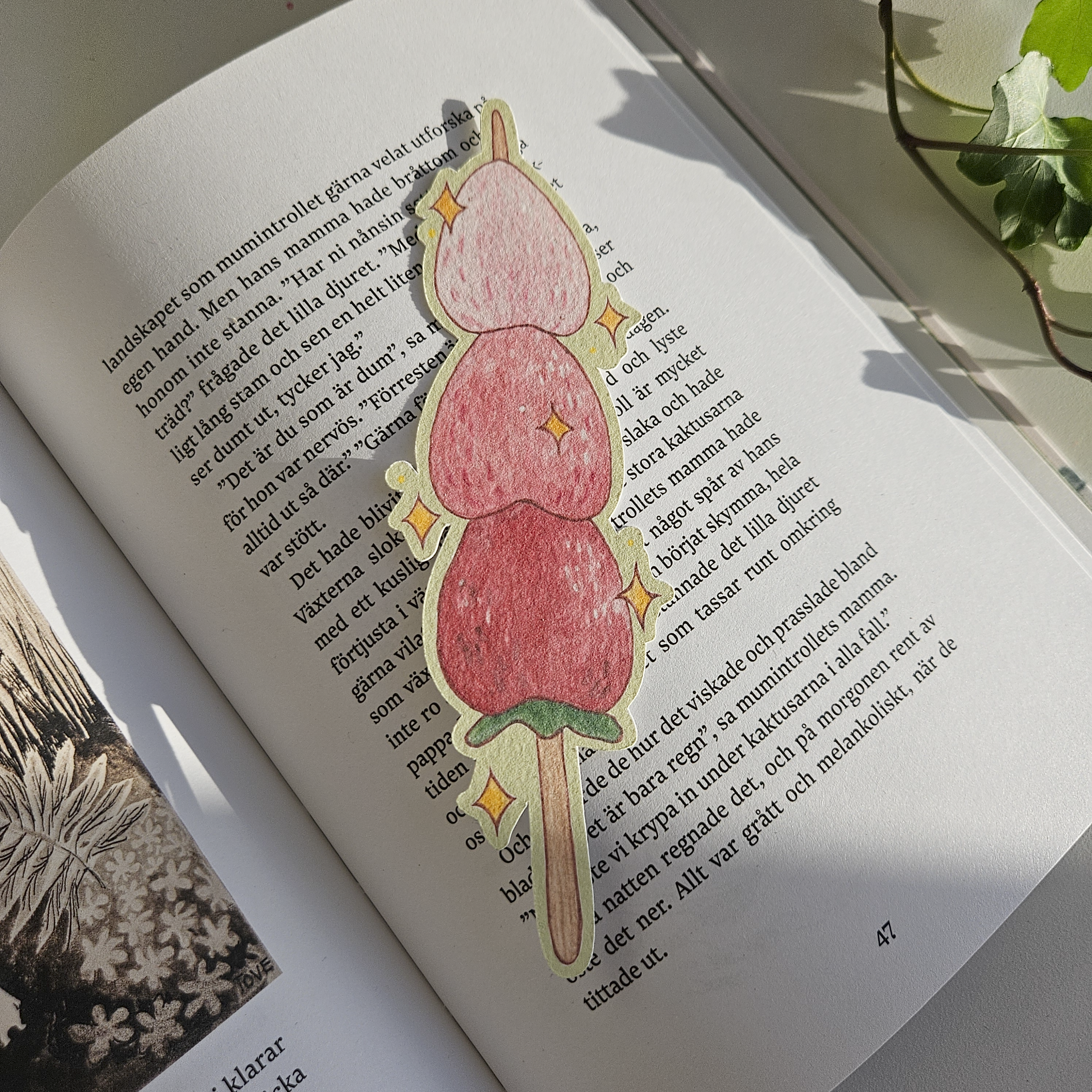Decorative bookmark shaped like a strawberry tanghulu